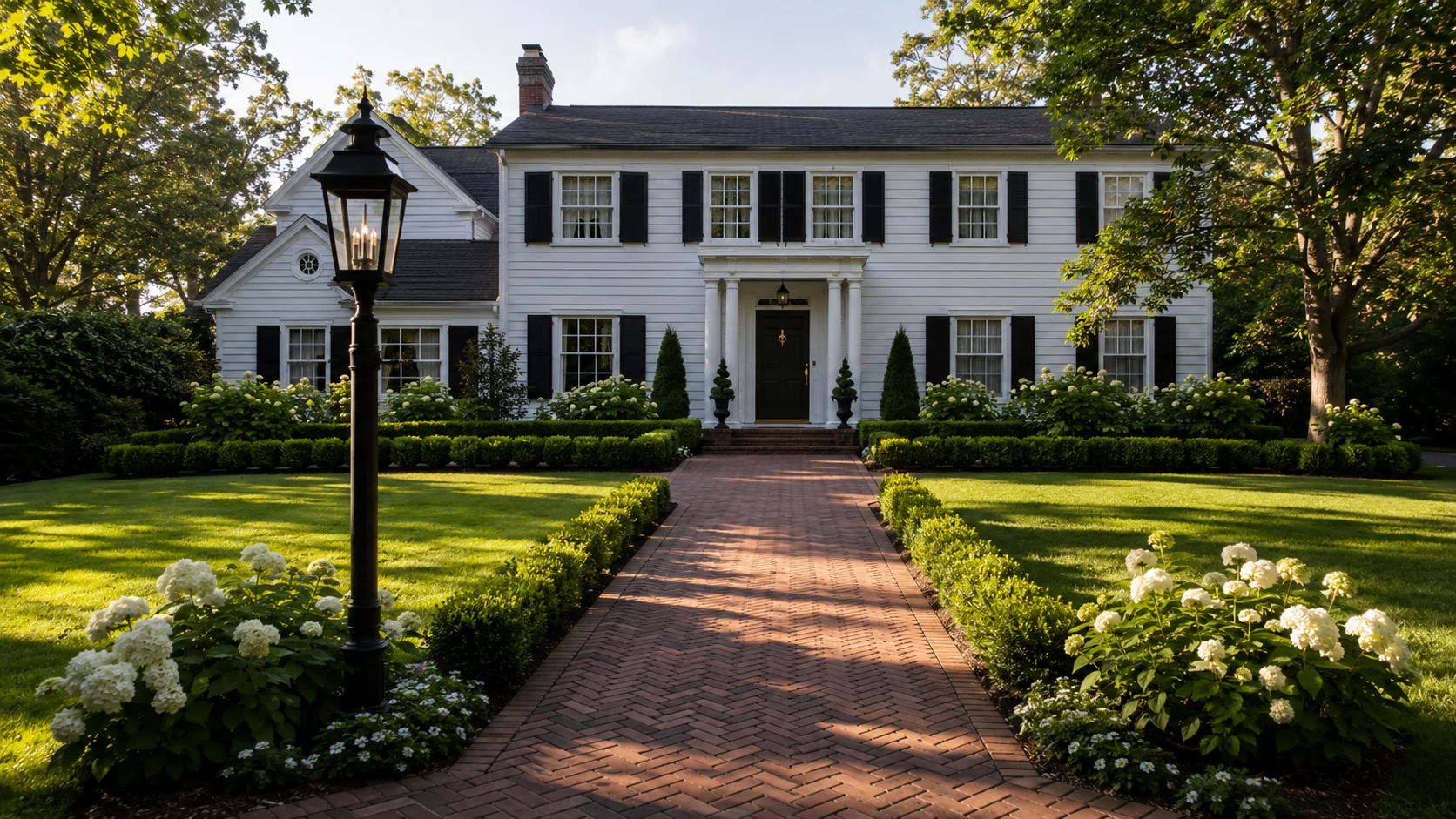 You are currently viewing 17 Charming Colonial House Landscaping Looks That Feel Timeless